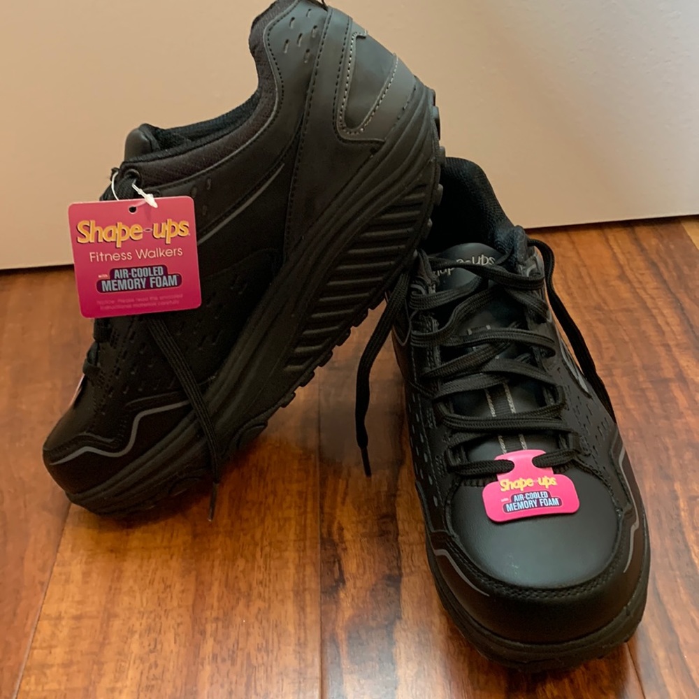 Skechers Shape Ups women’s size 9.5. NWT, no box.